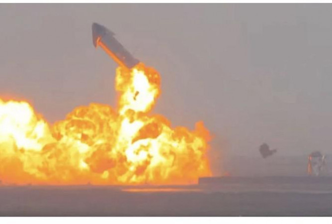 Mặc dù phát nổ sau 8 phút hạ cánh, nhưng kỹ sư của công ty này tuyên bố SpaceX đã thành công.