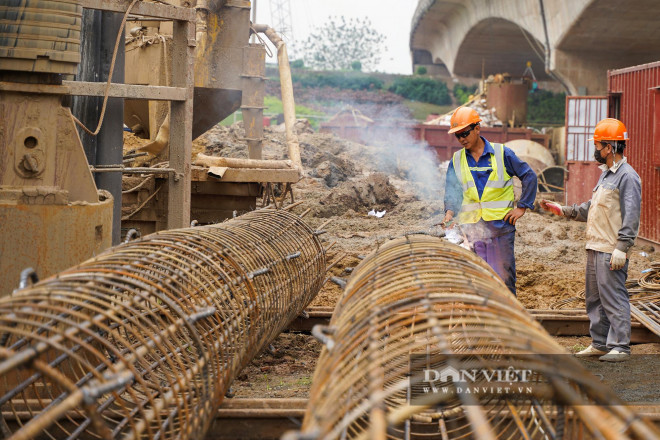 Dự án cũng có hạng mục thảm lại và tổ chức giao thông của cầu Vĩnh Tuy giai đoạn 1 để phù hợp với công tác tổ chức giao thông sau khi hoàn thành toàn bộ cầu Vĩnh Tuy gồm cả hai giai đoạn.