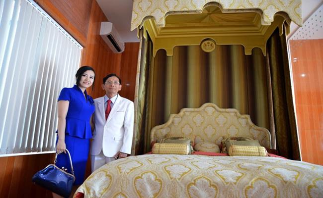 Đại gia Lê Ân từng khiến dư luận trầm trồ khi mua một chiếc giường hoàng gia có giá tới 6 tỷ đồng từ Anh quốc làm quà tặng vợ
