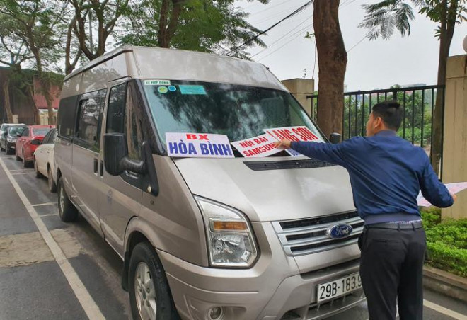 Nhóm đối tượng ngụy trang ô tô như xe khách chạy liên tỉnh để lừa khách lên xe rồi đe dọa, trấn lột tài sản