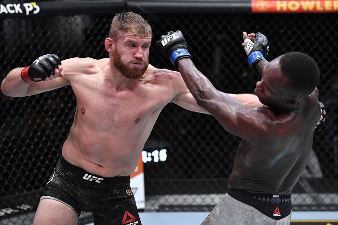 Blachowicz đánh bại&nbsp;Adesanya