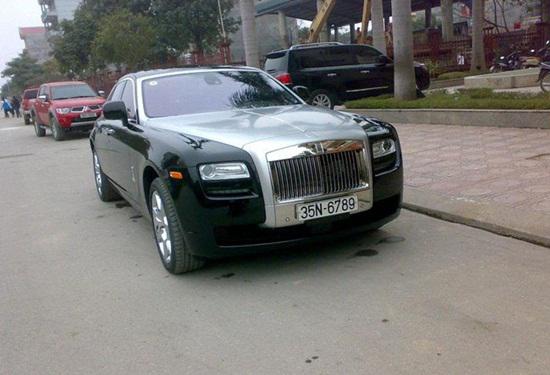 Chiếc Roll-Royce Ghost trị giá gần 1 triệu USD với biển số khủng "san bằng tất cả" của bầu&nbsp; Thụy.