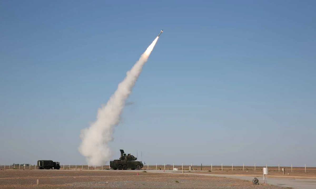 Tên lửa phòng không HQ-17AE khai hỏa.