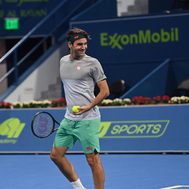 Roger Federer vui phơi phới luyện tập ở Doha (Qatar)