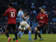 Bóng đá - Đỉnh cao derby Manchester: MU phản công sắc như dao, Shaw lạnh lùng hạ Man City