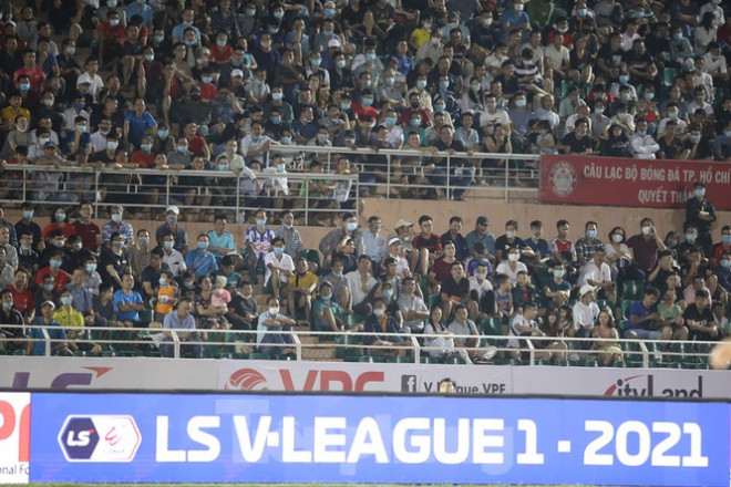 V-League đang hút CĐV sau mùa giải kịch tính với chức vô địch thuộc về Viettel (ảnh Anh Tú)