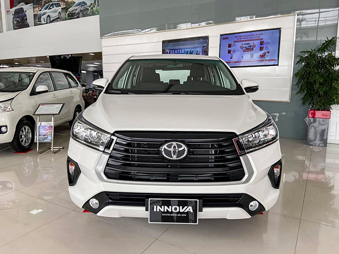 Cận cảnh Toyota Innova mới bản số sàn, giá 750 triệu đồng - 1