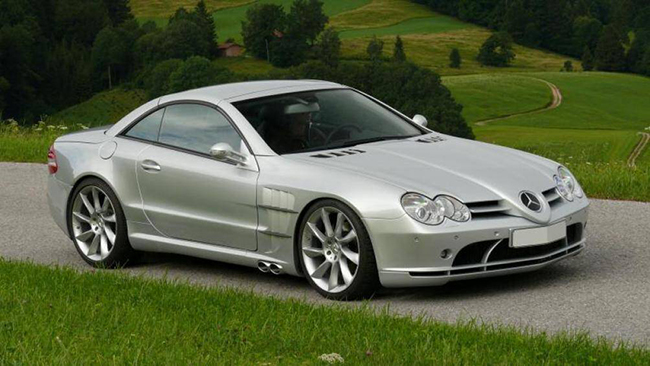 1. Mercedes SLR McLaren 2003: Giá khởi điểm của nó là 452.500 USD, nhưng sau đó đã giảm xuống còn 283.900 USD
