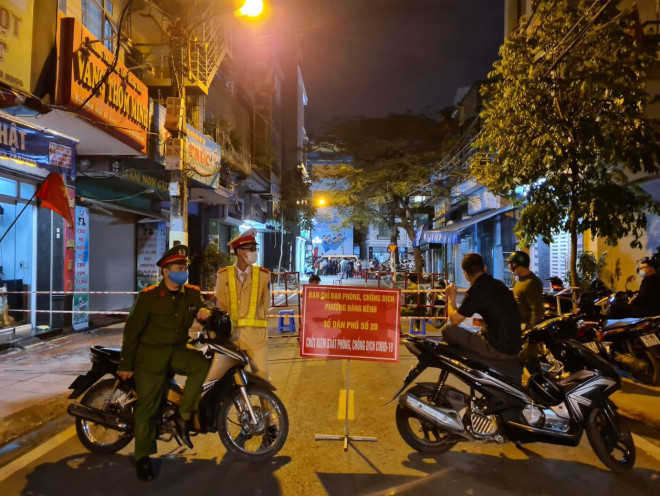 Cơ quan chức năng đã phong tỏa đường Nguyễn Công Trứ, nơi có 2 ca nhiễm SARS-CoV-2.