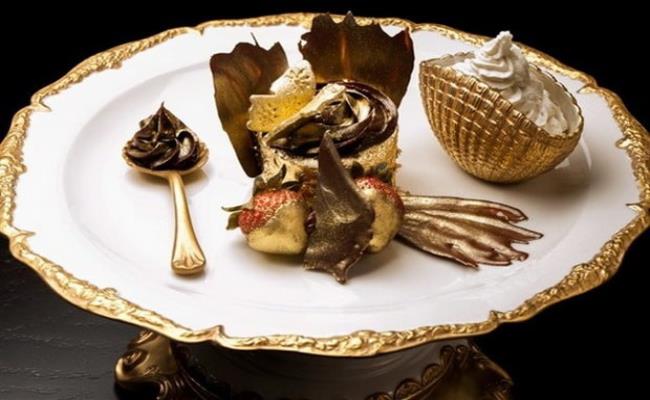 Ở Dubai còn có bánh cupcake Golden Phoenix của nhà hàng Bloomsbury - món bánh ngọt được mệnh danh là đắt nhất thế giới với giá lên tới 1.000 USD/chiếc (23,05 triệu đồng).
