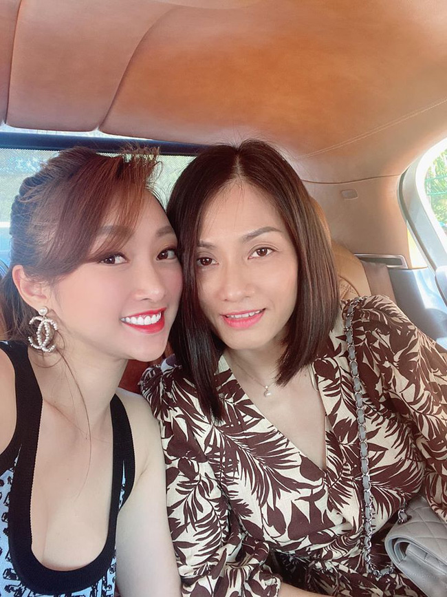 Thùy Trang và vợ cũ Hồng Loan của Chi Bảo có mối quan hệ thân thiết. Cả hai thường xuyên dành thời gian đi ăn uống, giao lưu với nhau.
