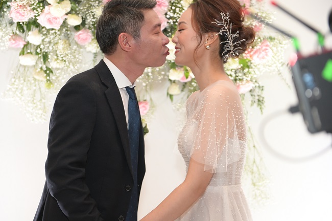 Đầu tháng 1/2021, NSND Công Lý và bạn gái Ngọc Hà đã chính thức về chung một nhà sau 5 năm hẹn hò. Đám cưới của anh được tổ chức long trọng và nhận được nhiều lời chúc phúc của mọi người, trong đó có vợ cũ Thảo Vân.
