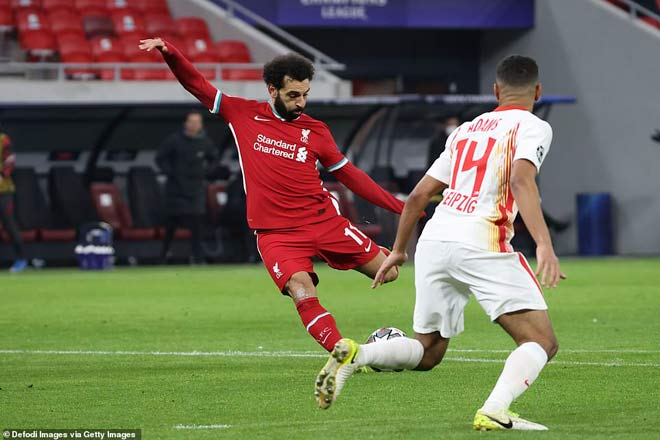 Salah ngoặt bóng rồi dứt điểm chân trái đẳng cấp mở tỷ số cho Liverpool vào lưới RB Leipzig ở phút 70