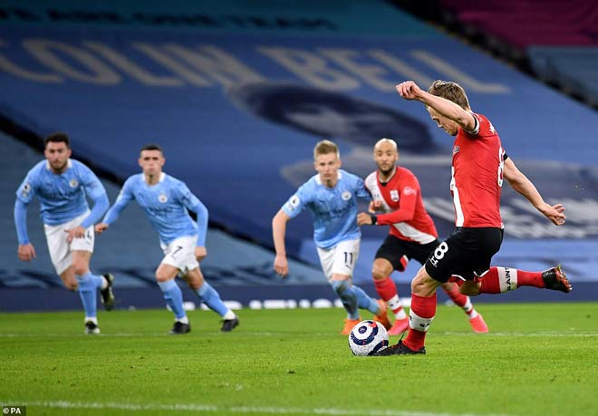 Đội trưởng Southampton, James Ward-Prowse khiến Man City lần thứ 6 nhận bàn thua từ chấm phạt đền trên sân nhà Etihad ở giải Ngoại hạng Anh mùa này