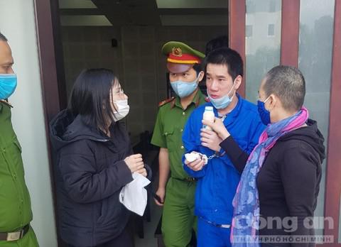 Bị cáo Phan Tín (áo xanh) lãnh 9 năm tù về tội “Giết người” sau khi bị nhắc nhở về chỗ đậu xe.