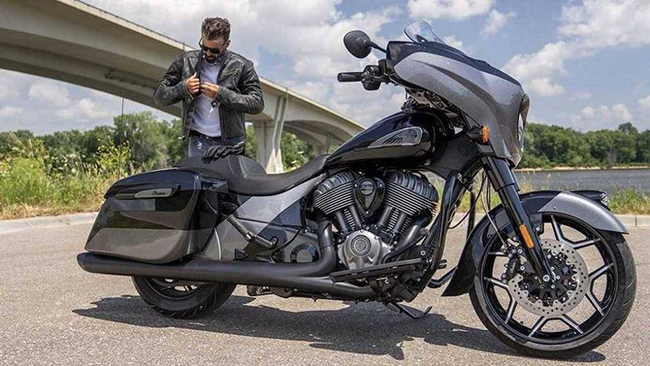 Indian Chieftain Elite 2021 được coi là đối thủ của những chiếc Harley-Davidson CVO với ngoại hình bóng bẩy và sang trọng
