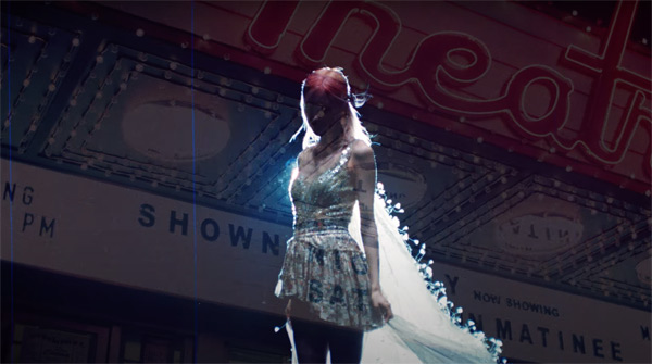 Cách đây vài giờ đồng hồ, nữ ca sĩ Rosé đã chính thức tung MV “On The Ground” đánh dấu màn ra mắt solo. Tại phần đầu MV, Rosé đã có màn xuất hiện đặc biệt với một bộ trang phục của nhà mốt CONG TRI.