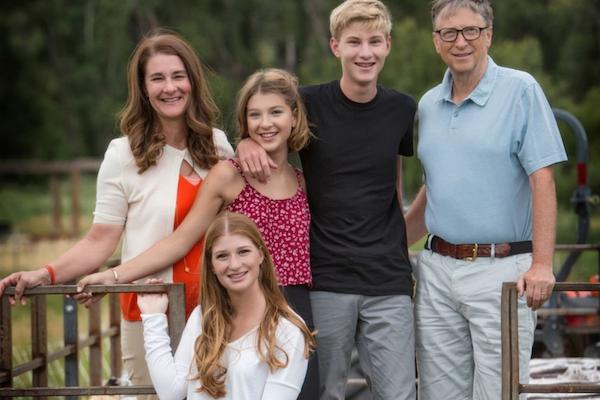 Gia đình tỷ phú Bill Gates. Ảnh: Scoopify