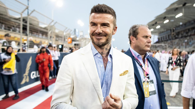 Với vẻ điển trai, lịch lãm Beckham nổi tiếng cả trên sân cỏ lẫn trong làng giải trí