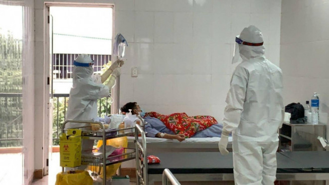 Bệnh viện số 2 tỉnh Quảng Ninh theo dõi, điều trị cho các bệnh nhân tại khu cách ly (Ảnh có tính chất minh hoạ)