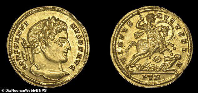Hai mặt của đồng xu trị giá 600 triệu đồng.&nbsp;Mặt đối diện của đồng xu là một bức chân dung của hoàng đế, người đầu tiên sử dụng một chiếc băng đô mới trên đầu gọi là vương miện vào năm 324.&nbsp;&nbsp;