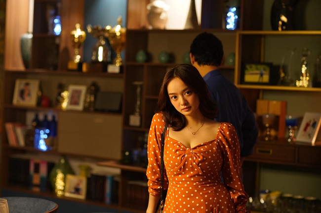 Đầu năm 2020, Kaity Nguyễn đột phá với hình ảnh một người phụ nữ chững chạc, tự tin trong Tiệc trăng máu. Nữ diễn viên được đánh giá là trưởng thành hơn cả về nhan sắc và khả năng diễn xuất.

