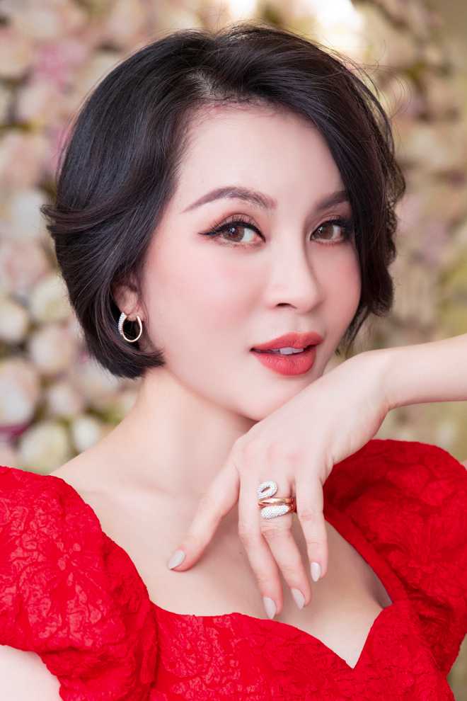 U50, MC Thanh Mai tiết lộ bí quyết có vòng eo không kém &#34;nữ hoàng nội y&#34; - 1