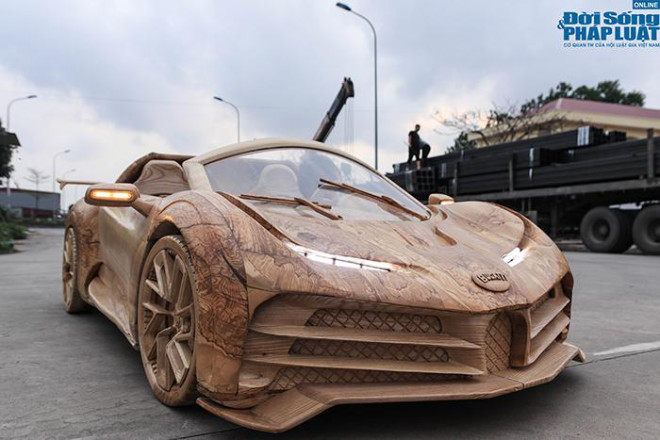 Ông bố 9X Việt Nam khiến thế giới ngưỡng mộ vì siêu xe Bugatti Centodieci bằng gỗ dành tặng con trai - 1