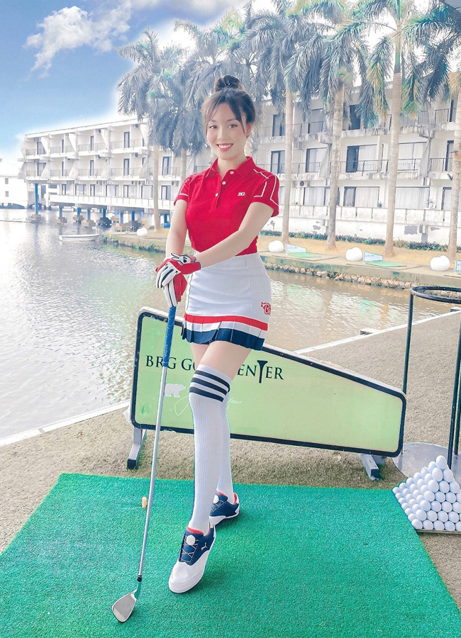 Nếu theo dõi trang cá nhân của Âu Hà My sẽ thấy, cô nàng là tín đồ của&nbsp;golf và đã theo đuổi bộ môn này khá lâu.
