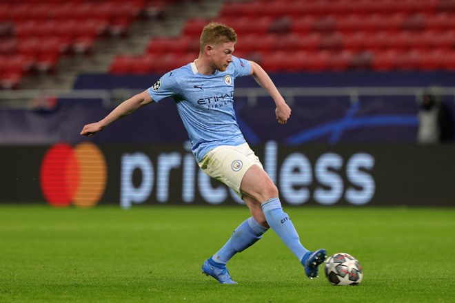 Kevin De Bruyne mở tỉ số trận đấu bằng pha "nã đại bác" khiến thủ thành Sommer phải bó tay