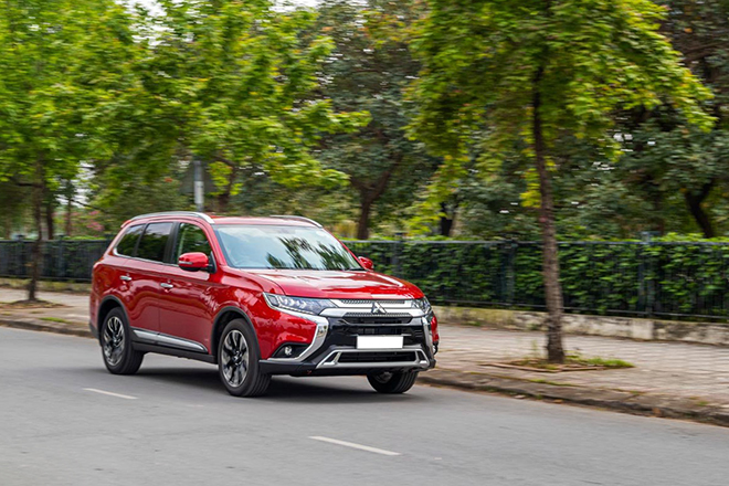 Giá xe Mitsubishi Outlander lăn bánh tháng 3/2021, thấp nhất 825 triệu - 15