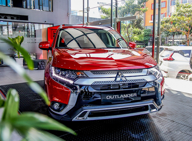 Giá xe Mitsubishi Outlander lăn bánh tháng 3/2021, thấp nhất 825 triệu - 1