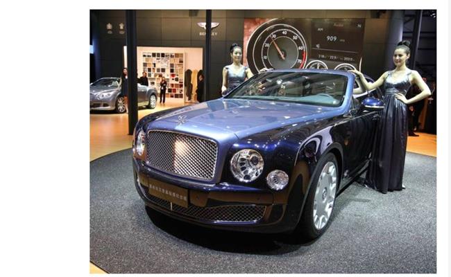 Chiếc Bentley Mulsanne phiên bản đặc biệt Diamond Jubilee này được sản xuất riêng cho Nữ hoàng Elizabeth II. Trong ảnh là mẫu xe được trưng bày tại Triển lãm xe hơi Quốc tế Bắc Kinh 2012.
