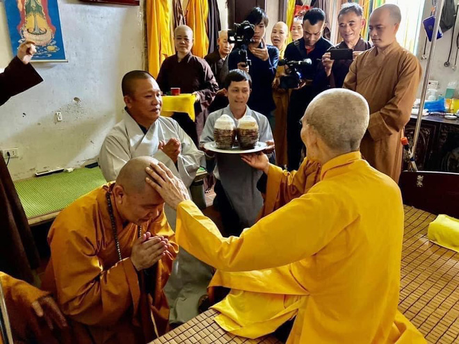 Ông Lê Phước Vũ - Chủ tịch Tập đoàn Hoa Sen đã thực hiện nghi lễ quy y Tam bảo ngày 9/7/2020 - Ảnh: phatgiao.org.vn