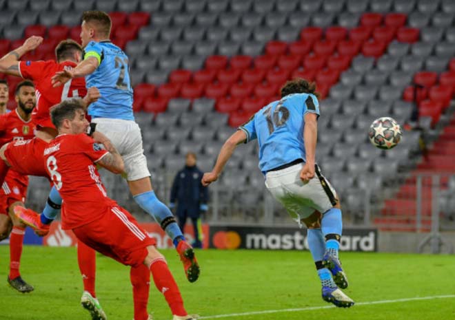 Không còn gì để mất, Lazio tràn sang phần sân Bayern tìm bàn gỡ và có được điều mình muốn ở phút 82 với pha đánh đầu cận thành của Parolo