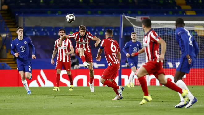 Atletico nỗ lực bất thành. Đã thế, họ còn phải chơi thiếu người cuối trận, do Savic phải nhận thẻ đỏ ở phút 81