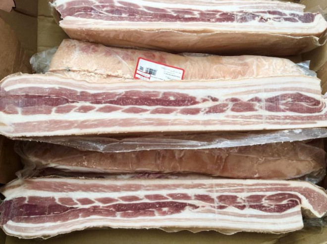 Nhập khẩu thịt heo về Việt Nam tăng mạnh nhưng giá thịt bán lẻ trong nước vẫn không giảm.&nbsp;