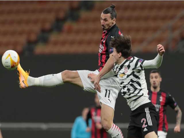 Ngay cả khi Ibrahimovic vào sân, hệ thống tấn công của AC Milan vẫn không thể sắc sảo hơn. Trong đó, Ibrahimovic có một cơ hội nguy hiểm ở phút 73 nhưng không thể tận dụng thành công