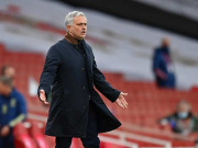 Bóng đá - Mourinho chúc mừng đối thủ, fan Tottenham tức giận tố &quot;làm kinh tế&quot;