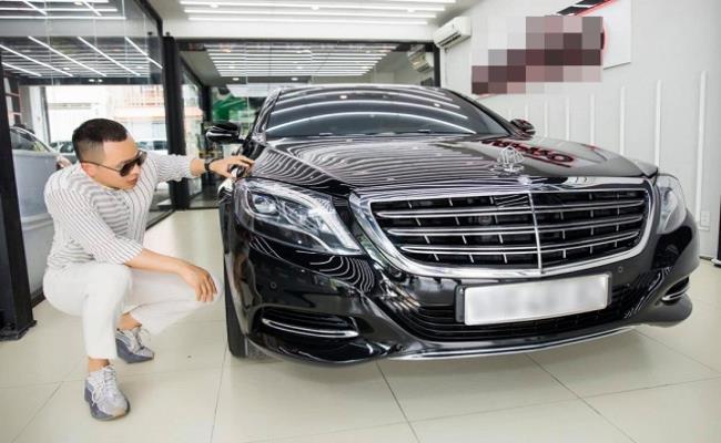 1 trong những món đồ đáng chú ý trong gia tài của Vũ Khắc Tiệp là chiếc Mercedes-Maybach S50. Xế hộp này có giá khoảng 12 tỷ đồng.