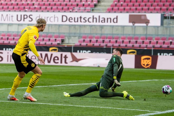 Erling Haaland ghi bàn thắng sớm cho Dortmund trên sân của Koln