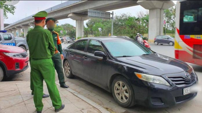Công an quận Thanh Xuân đã chuyển toàn bộ hồ sơ tài xế say xỉn, xô xát với CSGT ở Hà Nội cho đơn vị quân đội để xử lý theo thẩm quyền. (Ảnh: Thành Trung)