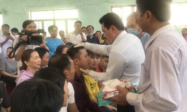 Ông Võ Hoàng Yên khám chữa bệnh tại huyện Bình Sơn, tỉnh Quảng Ngãi vào tháng 7-2020. Ảnh: T.Trực