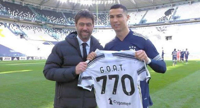 Ronaldo nhận "quà đặc biệt" từ Chủ tịch Juventus Andrea Agnelli nhân dịp phá kỷ lục của Pele