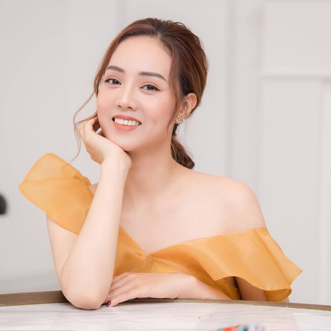 Ngọc Hà&nbsp;cho biết không quan tâm tới quá khứ của ông xã, thậm chí còn kết thân với 2 người vợ cũ cùng các con riêng của anh.&nbsp;
