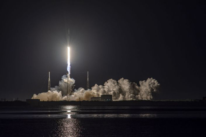Thêm 60 vệ tinh Starlink lên vũ trụ, SpaceX đang khiến mọi người sửng sốt - 1