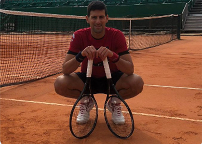 Djokovic không nghỉ ngơi mà đang hướng về mặt sân đất nện