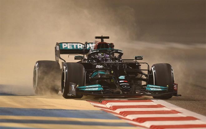 Bộ đôi Hamilton và Bottas chưa thể thoải mái trên chiếc W12