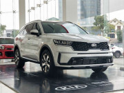 Tin tức ô tô - Cận cảnh mẫu xe KIA Sorento bản tiêu chuẩn Deluxe tại đại lý