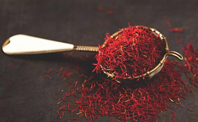 Để có được 450g saffron, người ta phải thu hoạch khoảng 75.000 – 250.000 bông hoa nghệ tây.
